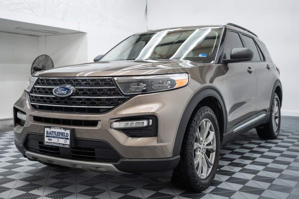 Certified 2021 Ford Explorer XLT w/ Equipment Group 202A image 3