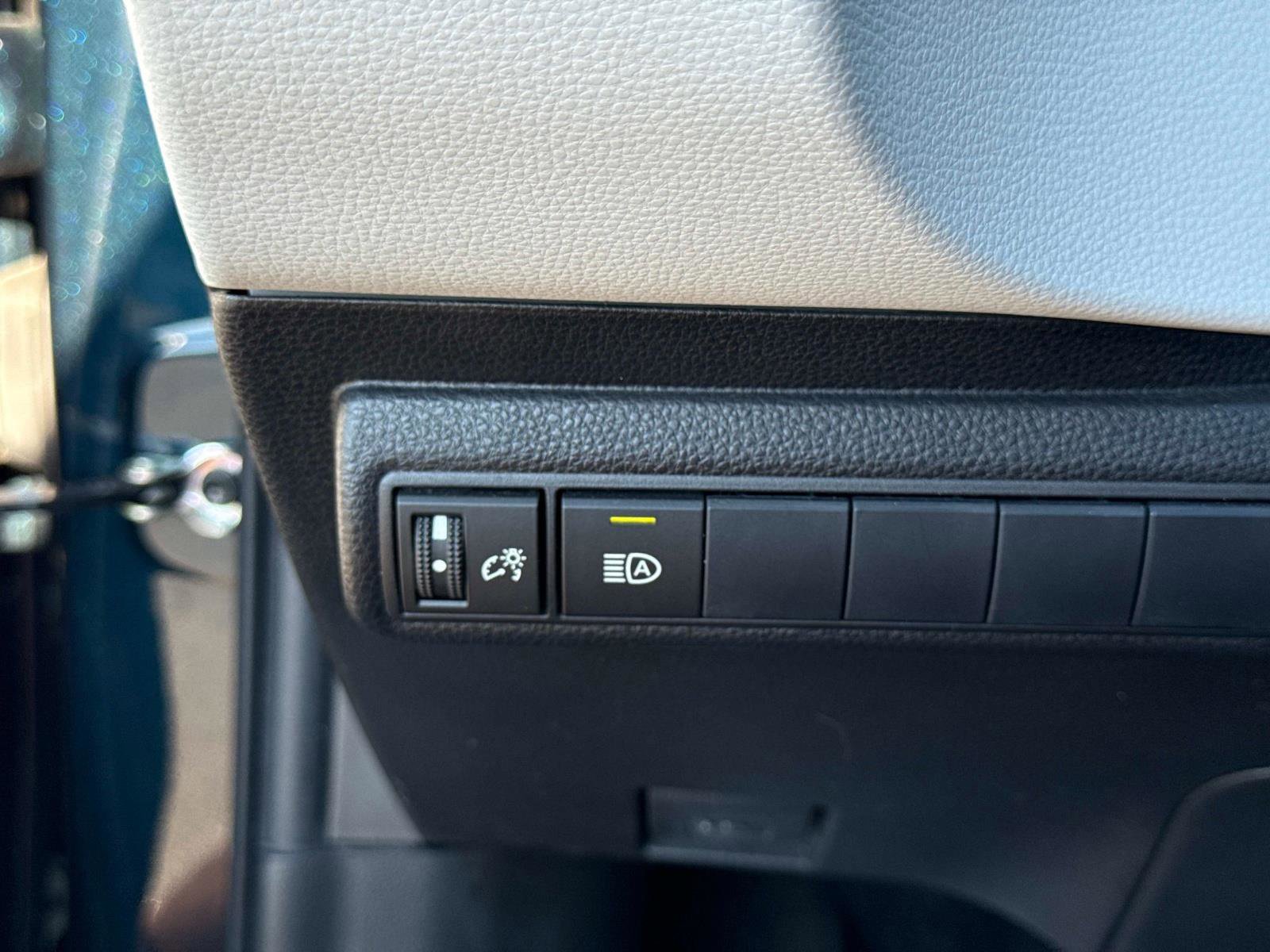 Used 2020 Toyota Corolla XSE image 32