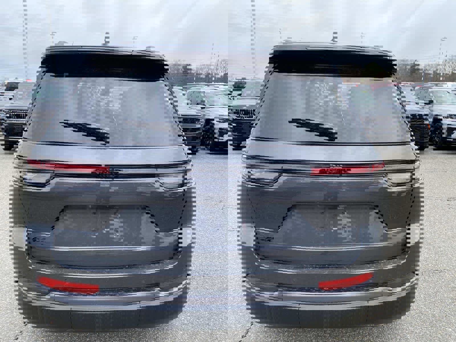 New 2026 Jeep Grand Cherokee Limited w/ Limited Altitude Package image 4