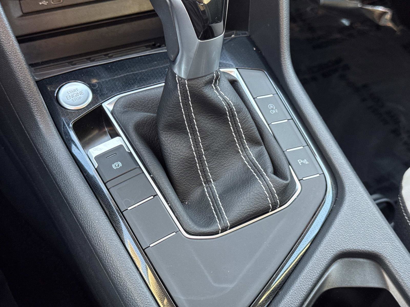 Certified 2025 Volkswagen Taos SE w/ Panoramic Sunroof Package image 25