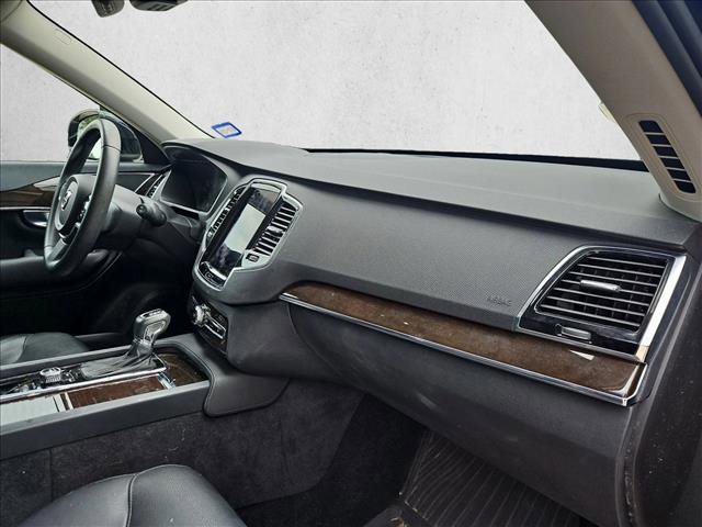 Used 2017 Volvo XC90 T6 Momentum w/ Vision Package image 18