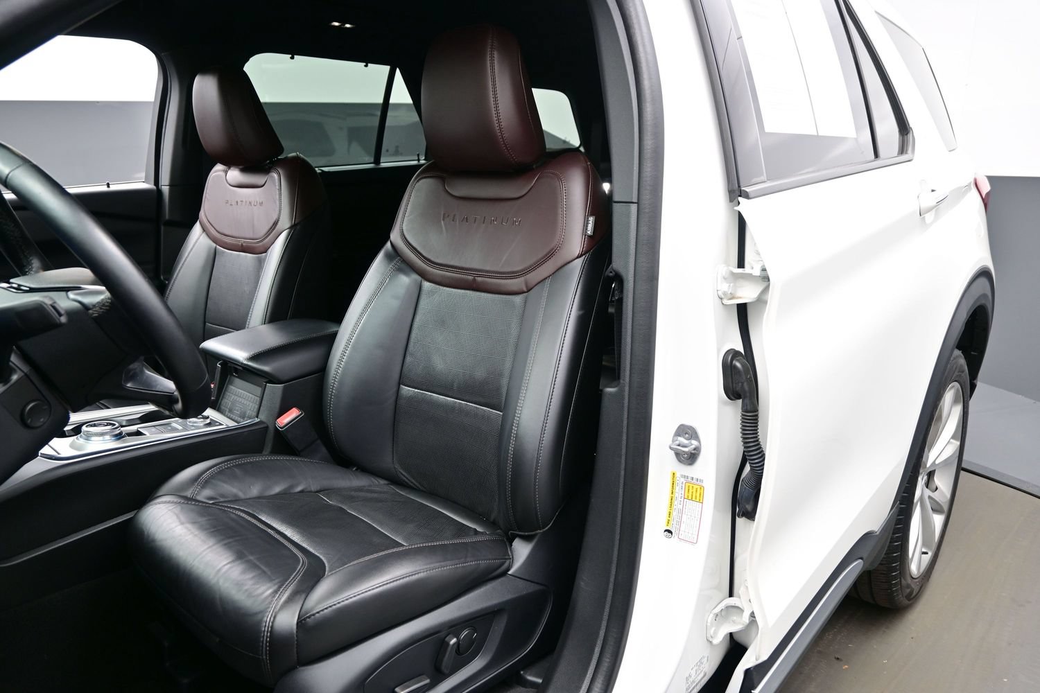 Used 2023 Ford Explorer Platinum AWD/4WD image 12