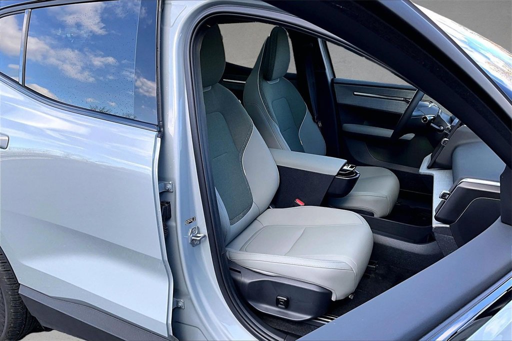 Used 2025 Volvo EX30 Plus w/ Climate Package image 28