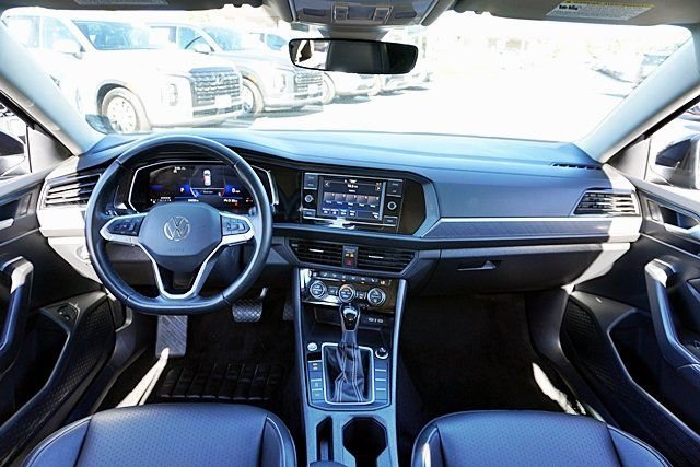 Used 2024 Volkswagen Jetta SE image 17
