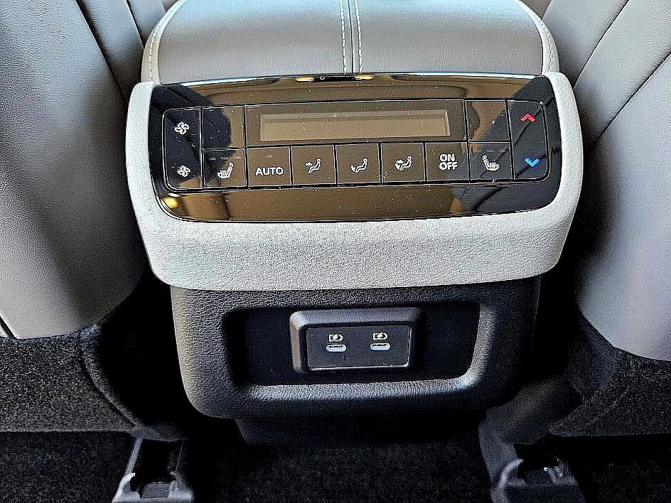 New 2026 INFINITI QX60 Luxe w/ Family Package image 11