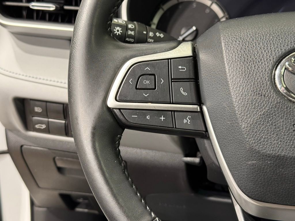 Used 2022 Toyota Highlander XLE image 25