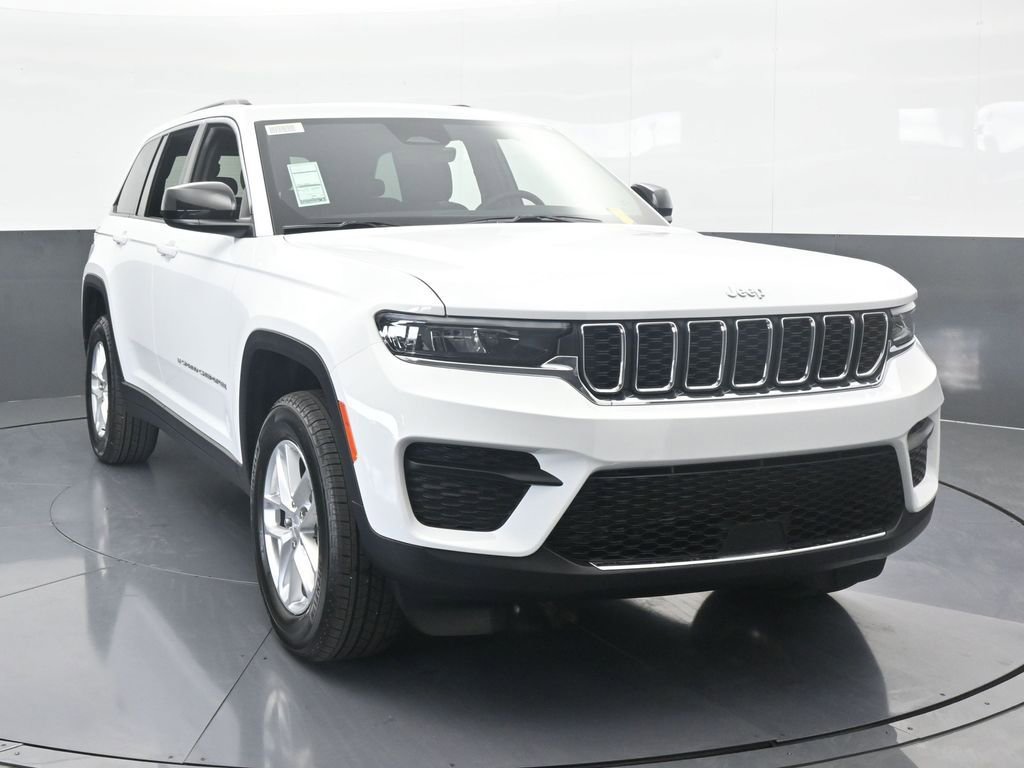 New 2025 Jeep Grand Cherokee Laredo RWD image 9
