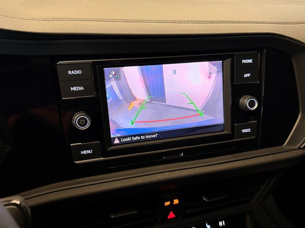 Used 2024 Volkswagen Jetta SE image 14