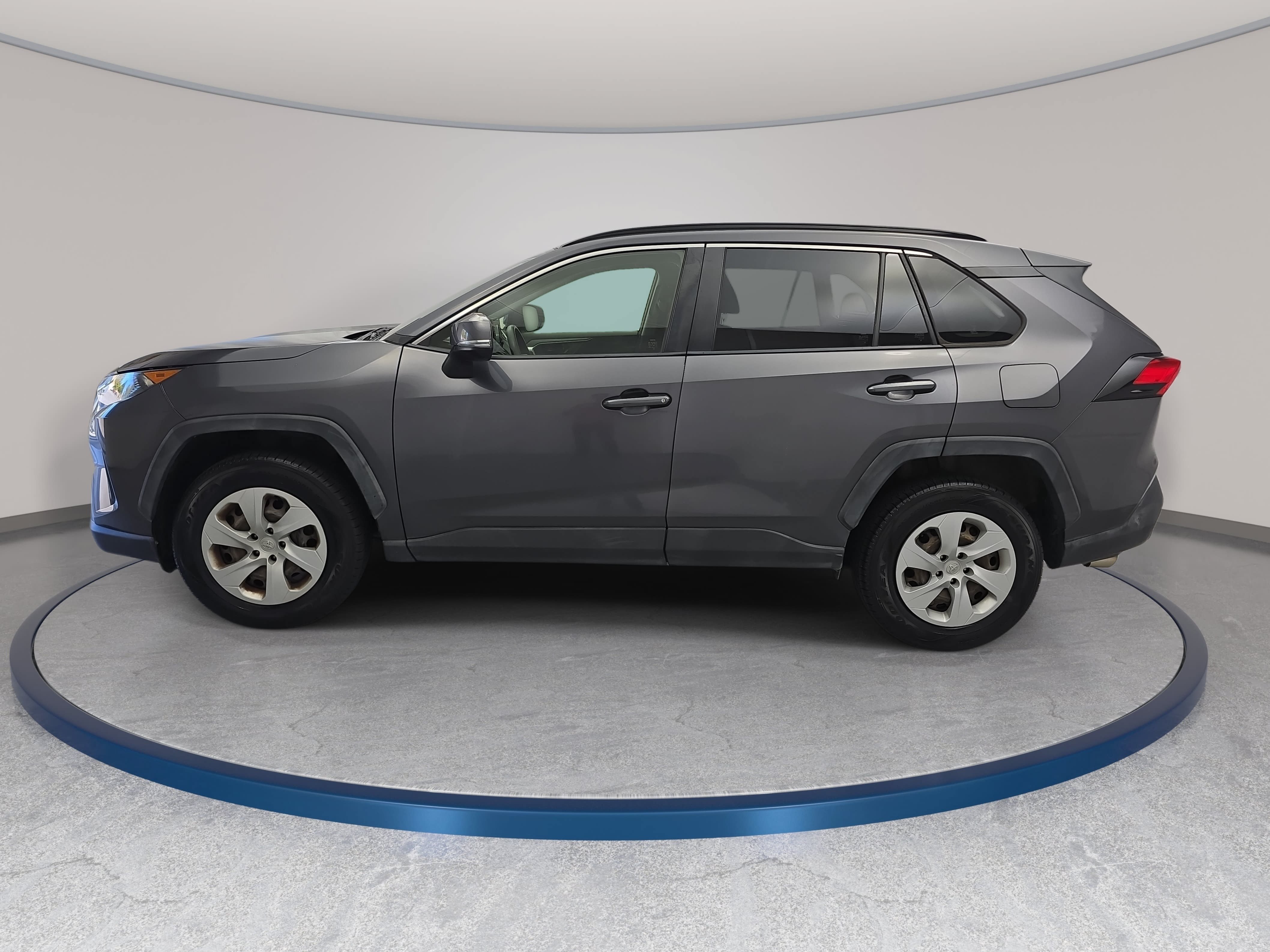 Used 2019 Toyota RAV4 LE FWD image 8