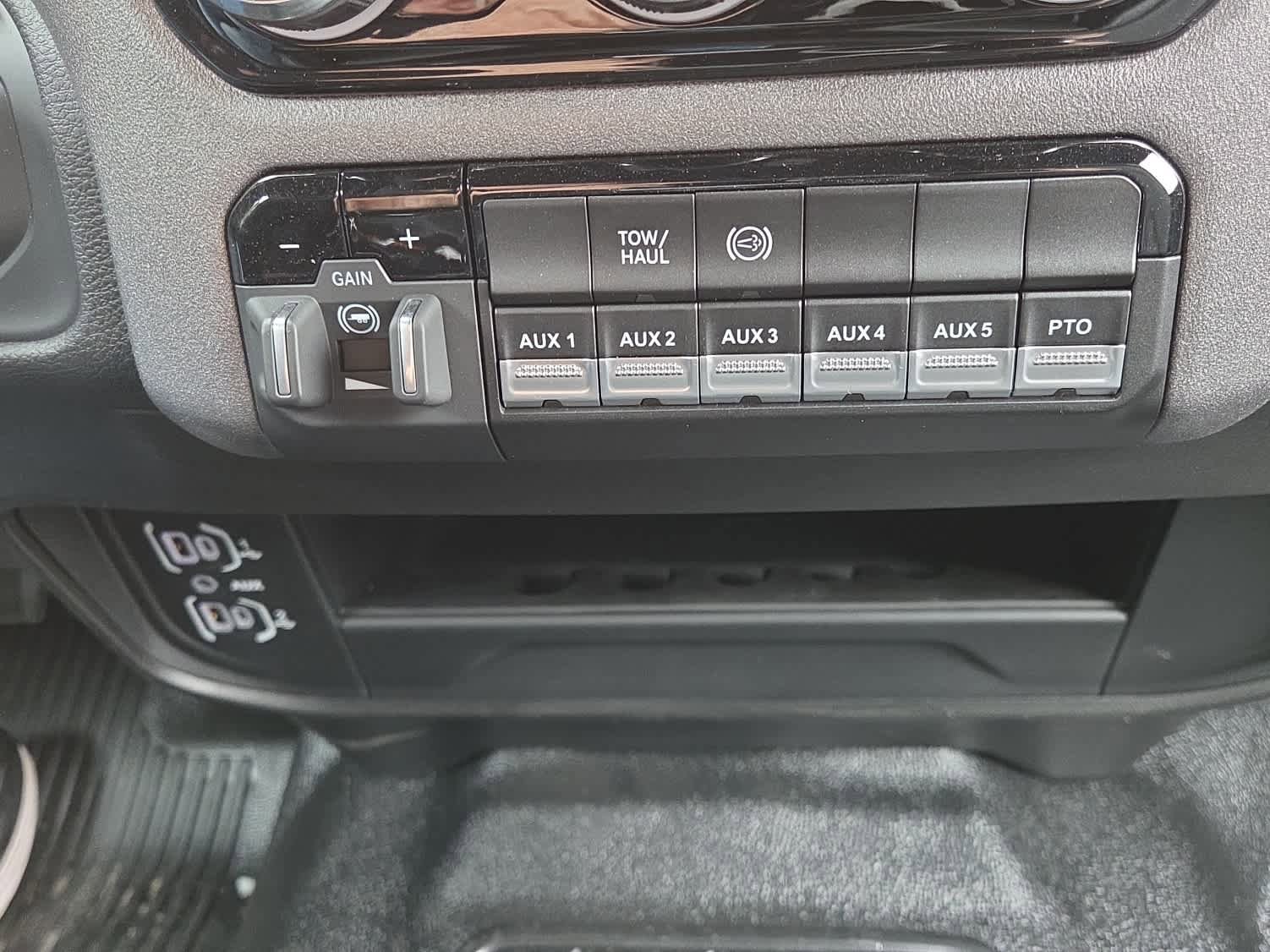New 2025 RAM 5500 Tradesman AWD/4WD image 15