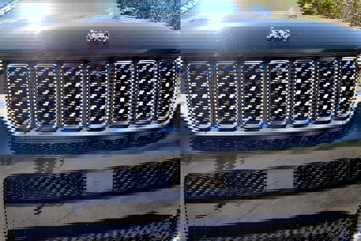 Used 2022 Jeep Grand Cherokee L Summit w/ Luxury Tech Group V AWD/4WD image 31