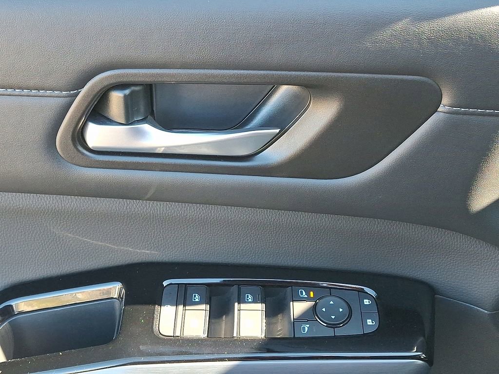 Used 2024 Nissan Pathfinder SL w/ Black Appearance Package image 2