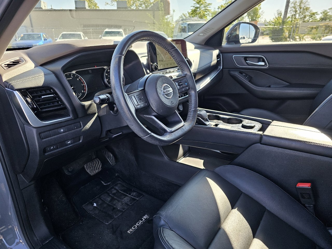 Used 2021 Nissan Rogue SL w/ Premium Package image 6