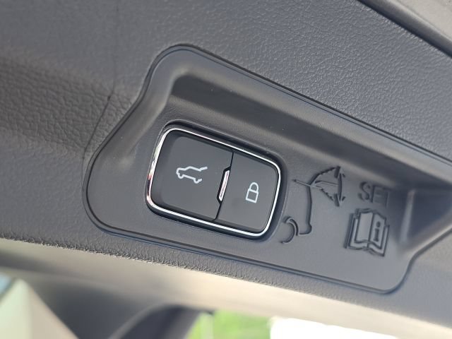 Used 2025 Ford Explorer Active RWD image 12
