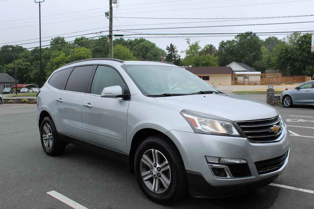 Used 2017 Chevrolet Traverse LT FWD image 3