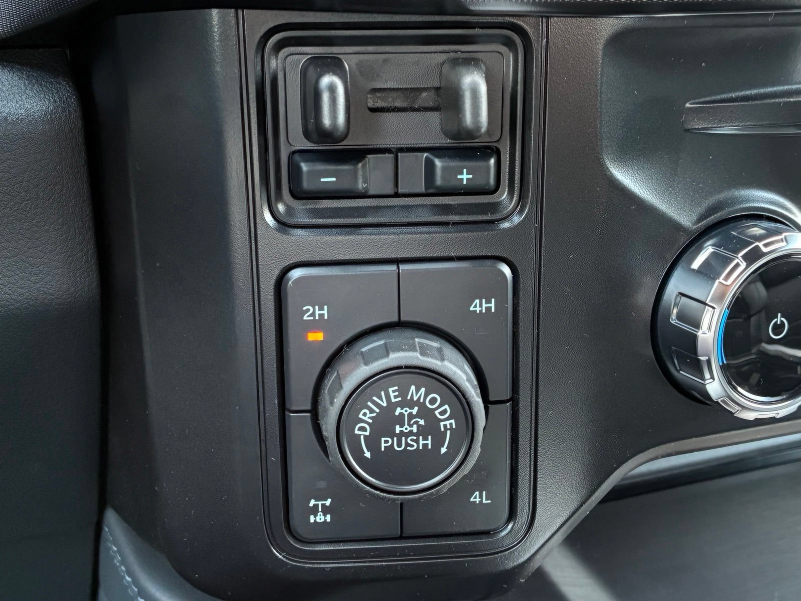 New 2027 Ford F250 Platinum w/ Tremor Off-Road Package AWD/4WD image 17