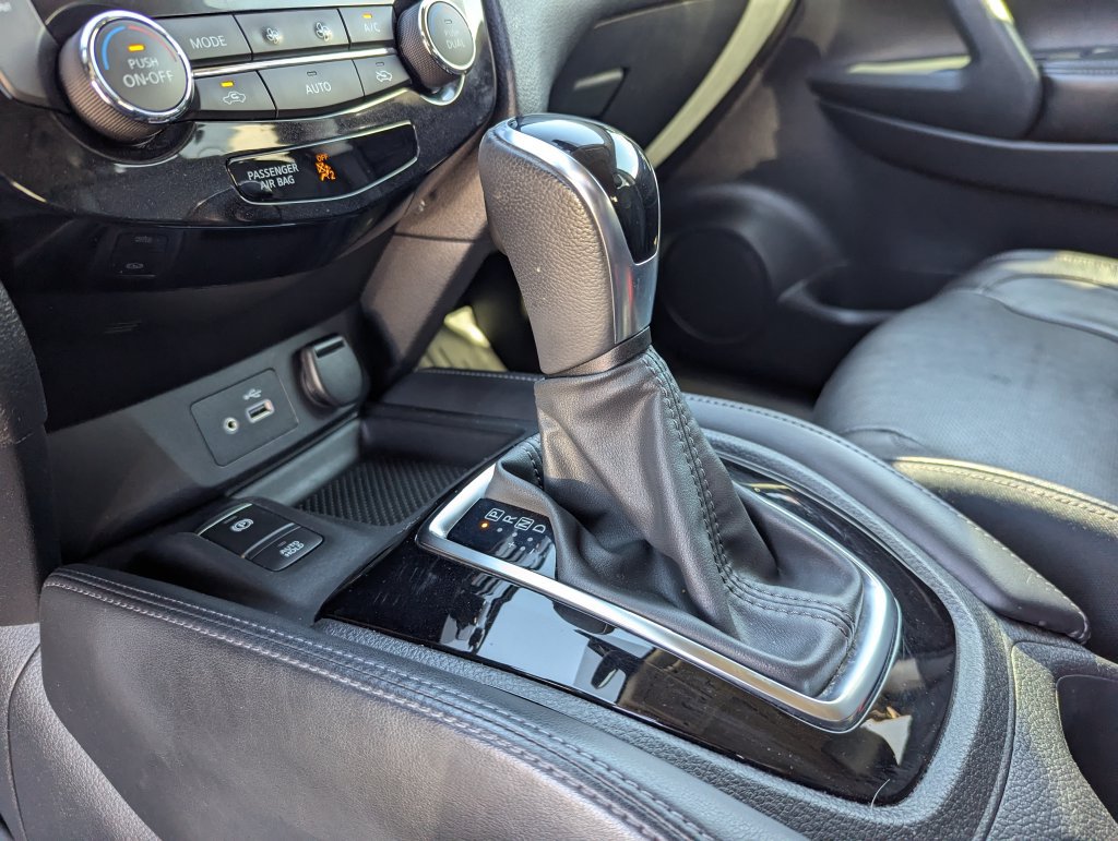 Used 2020 Nissan Rogue SL w/ Premium Package AWD/4WD image 18