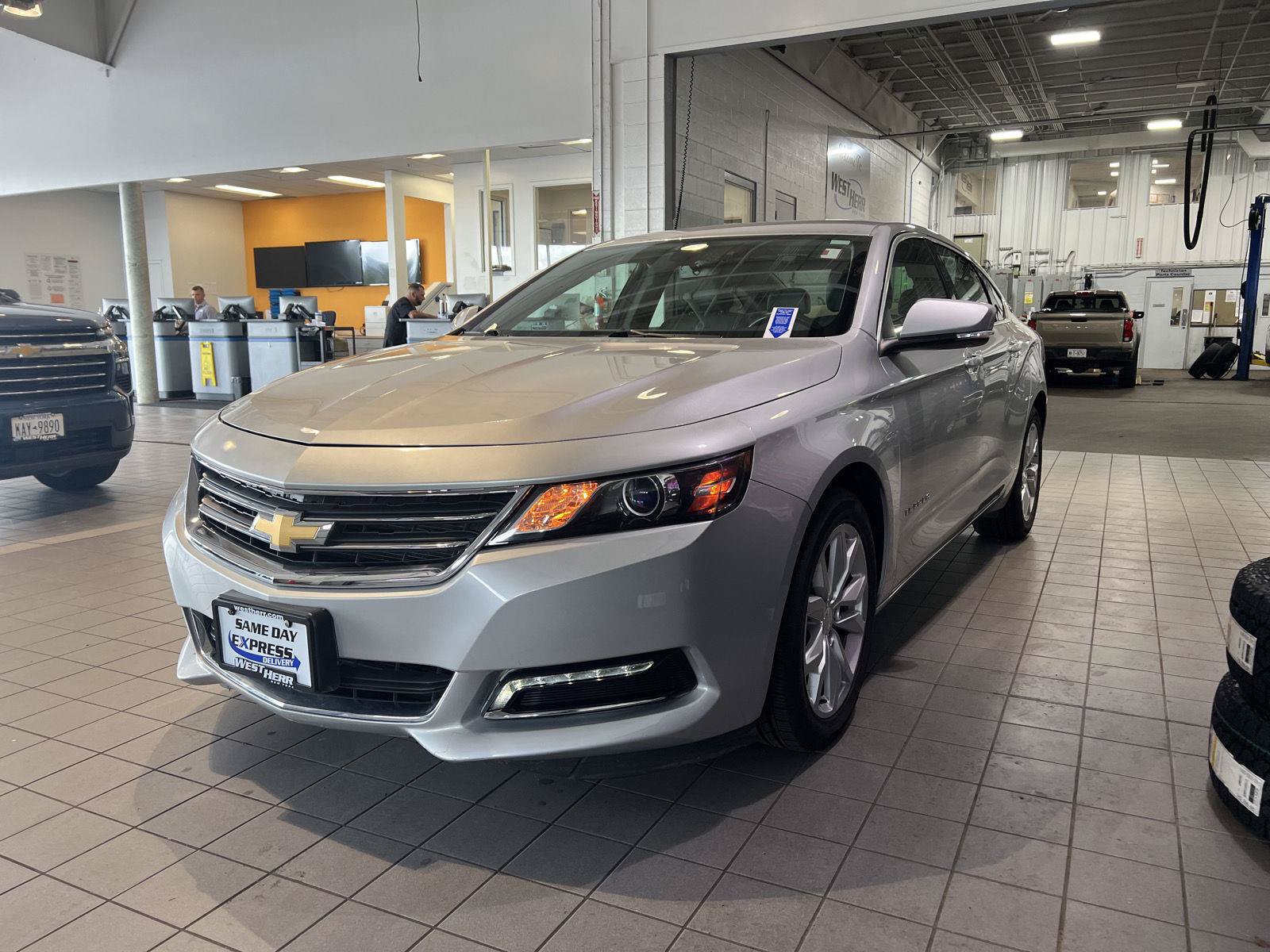 Used 2018 Chevrolet Impala LT w/ LT Convenience Package FWD image 4
