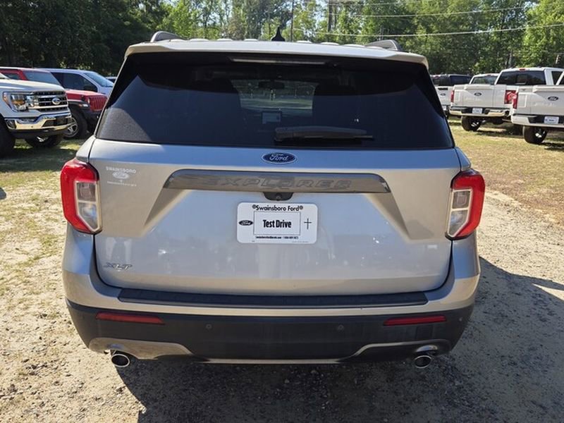 Used 2022 Ford Explorer XLT w/ Equipment Group 202A RWD image 13