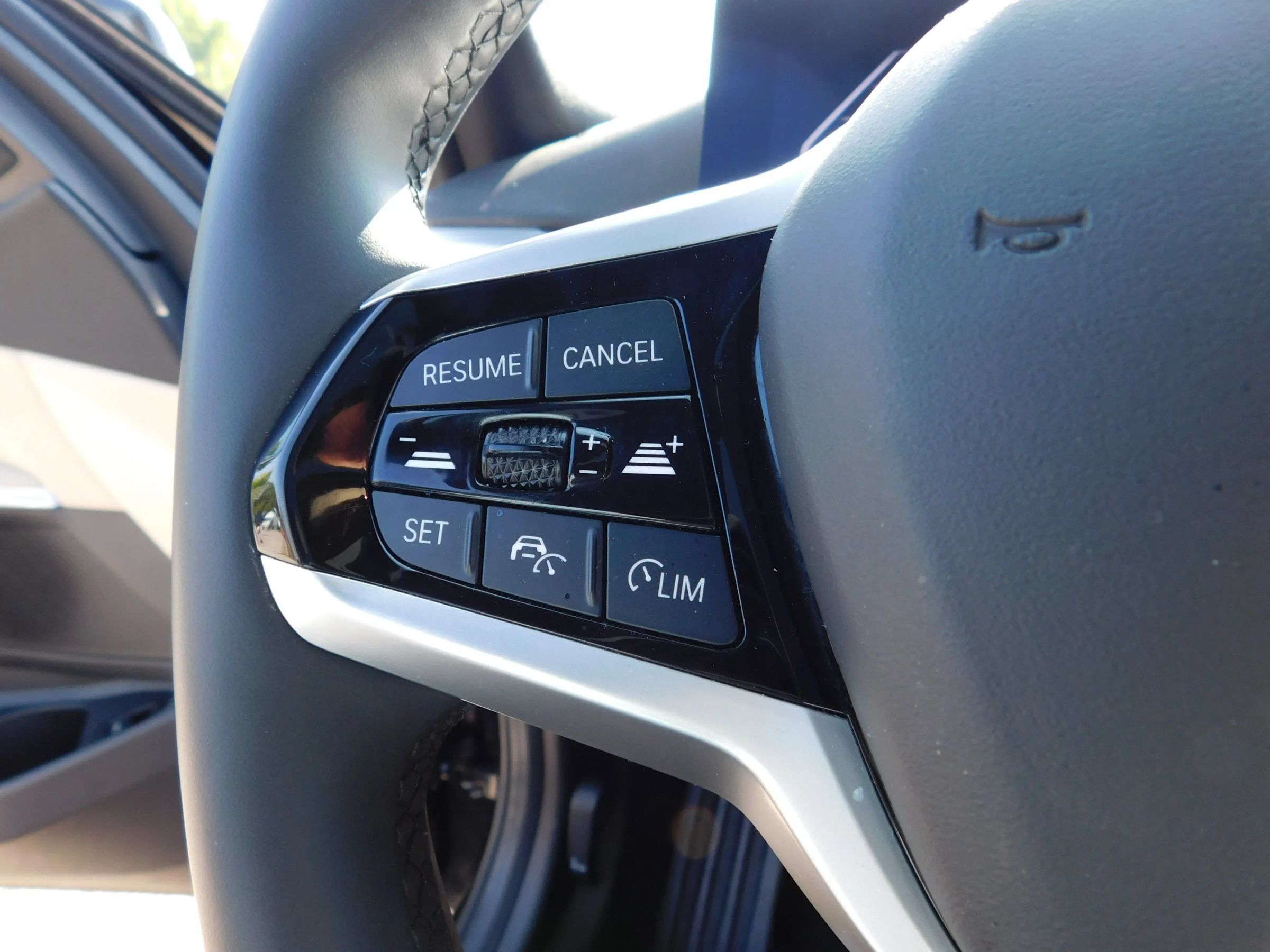 Used 2025 BMW 330i Sedan RWD image 21