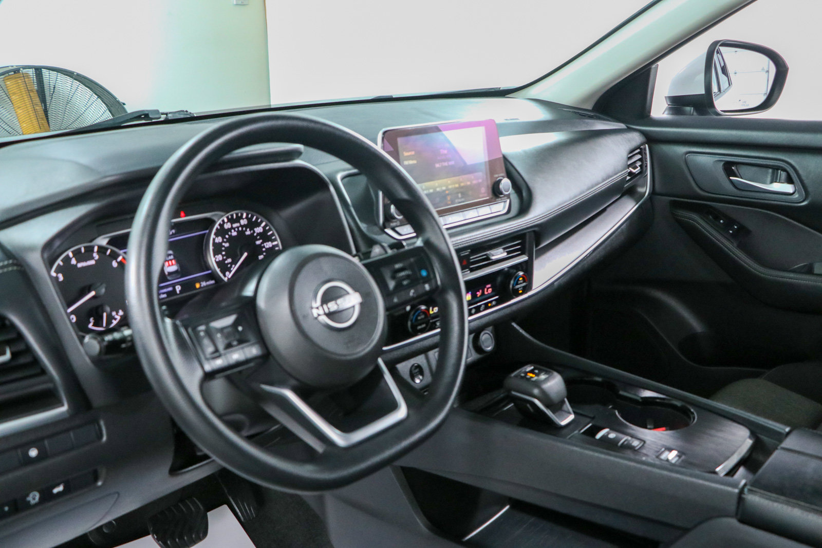 Used 2024 Nissan Rogue SV FWD image 22