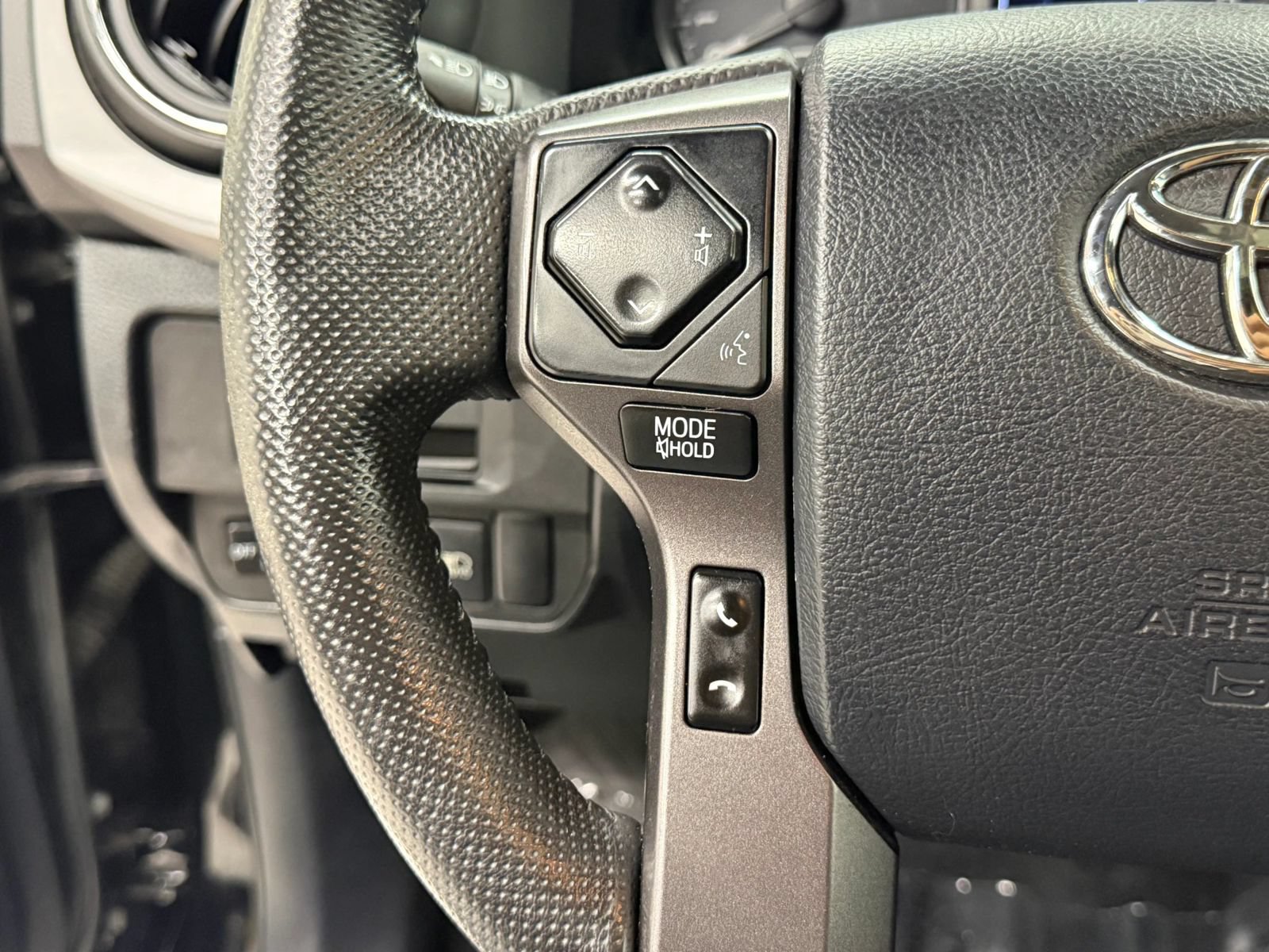 Used 2018 Toyota Tacoma TRD Sport AWD/4WD image 29