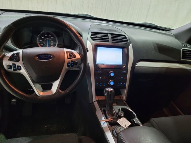 Used 2015 Ford Explorer XLT w/ Equipment Group 201A image 5