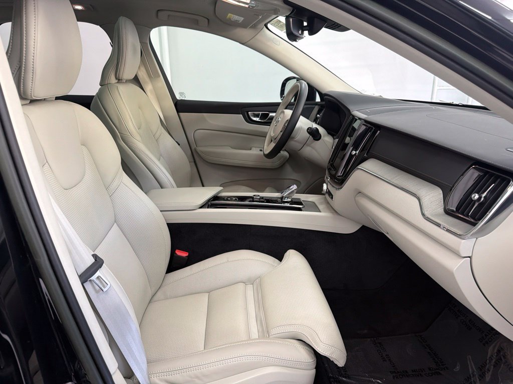 Used 2023 Volvo XC60 B5 Ultimate FWD image 28