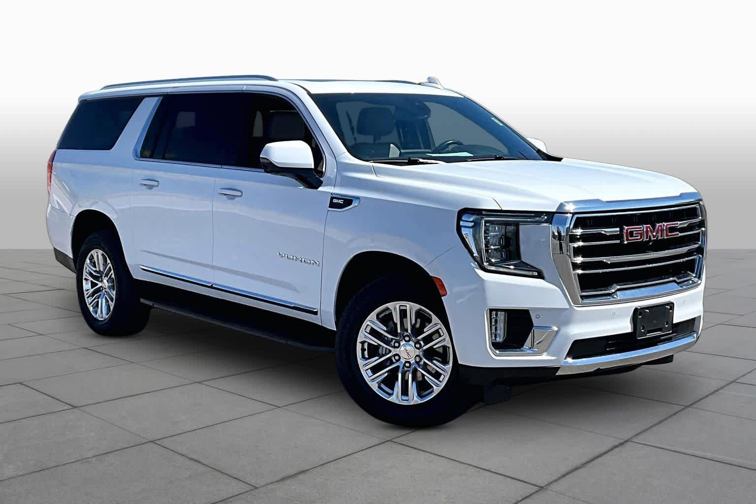 Used 2022 GMC Yukon XL SLT w/ SLT Premium Package image 3