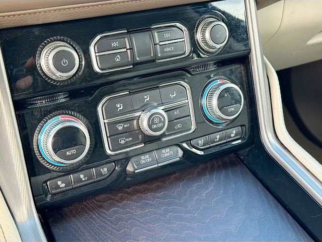Used 2023 GMC Yukon XL Denali AWD/4WD image 15