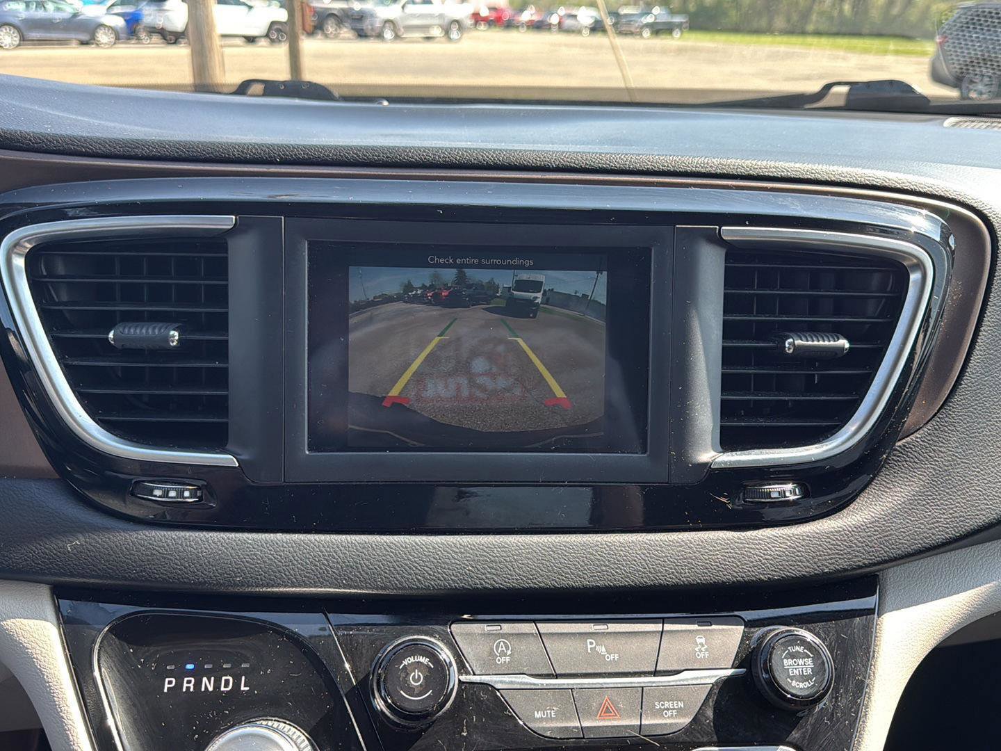 Used 2018 Chrysler Pacifica Touring Plus FWD image 22