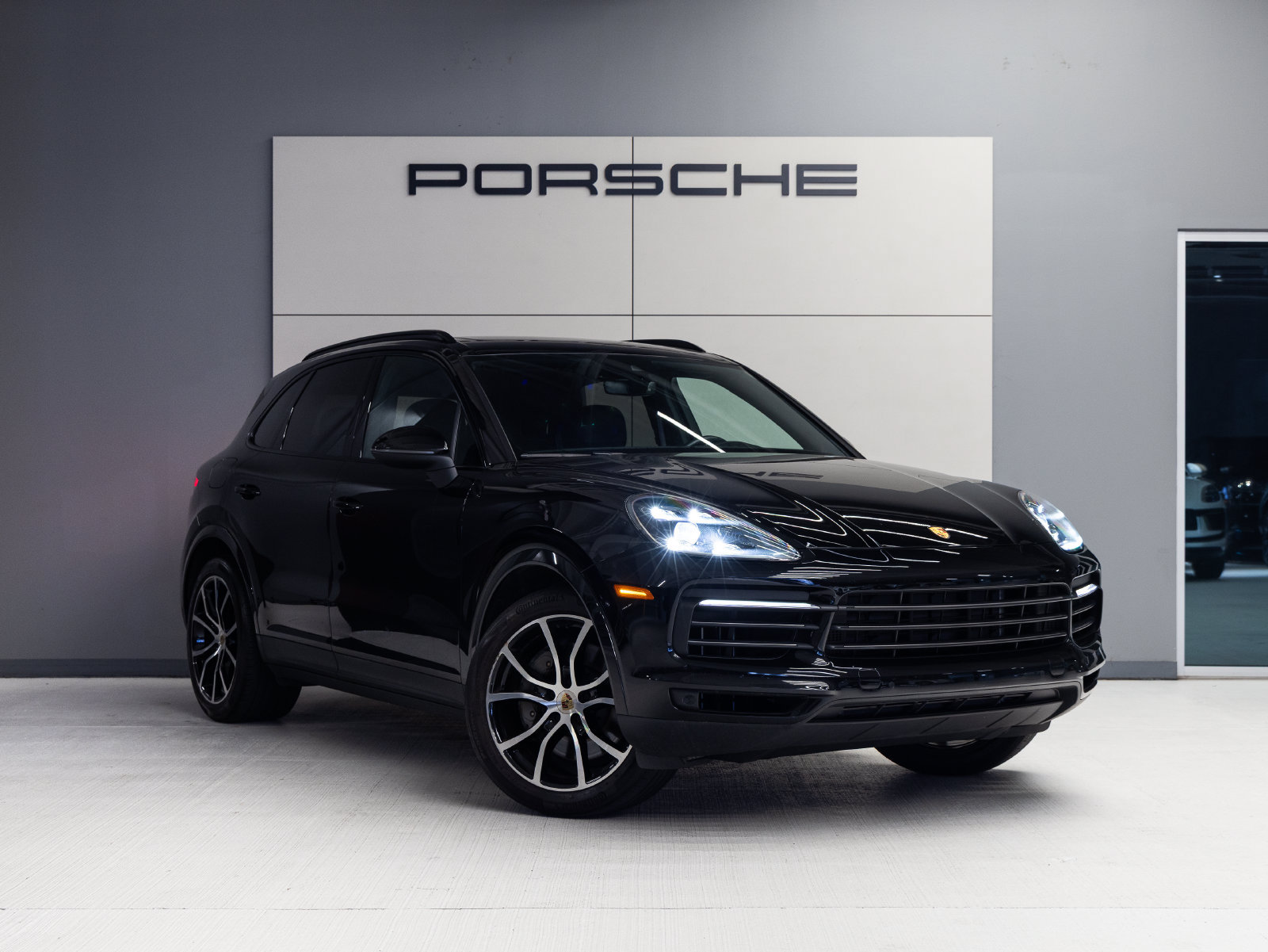 Certified 2023 Porsche Cayenne S Platinum AWD/4WD image 9