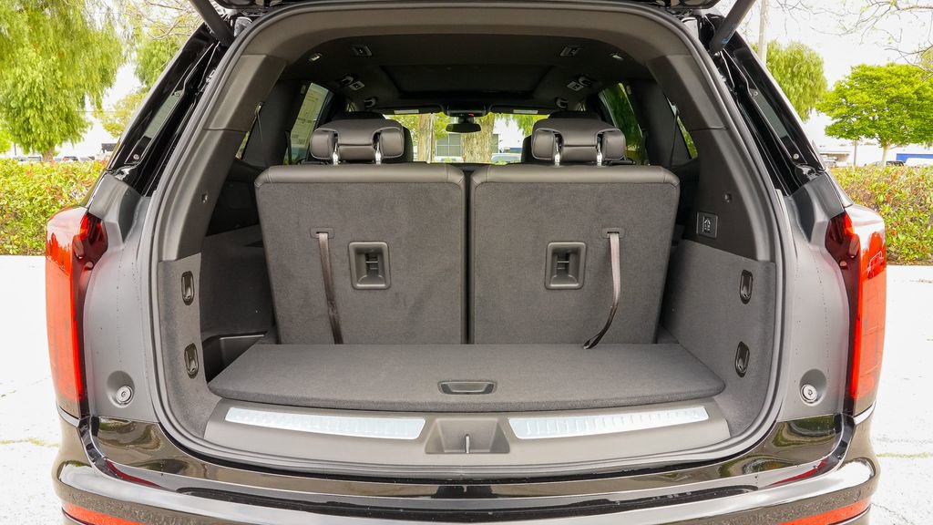 Certified 2025 Cadillac XT6 Luxury image 12