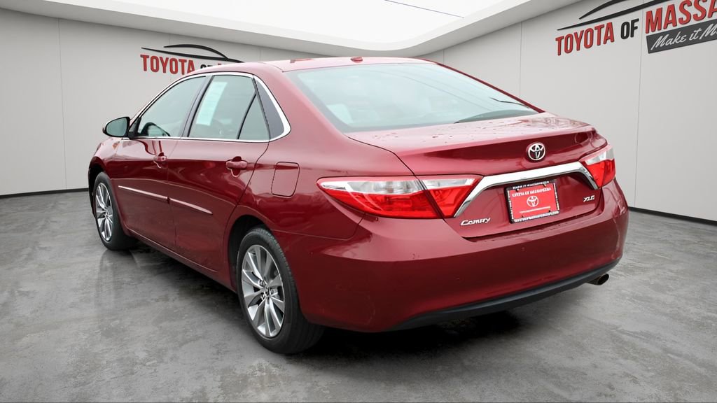 Used 2015 Toyota Camry XLE w/ Moonroof Package FWD image 3