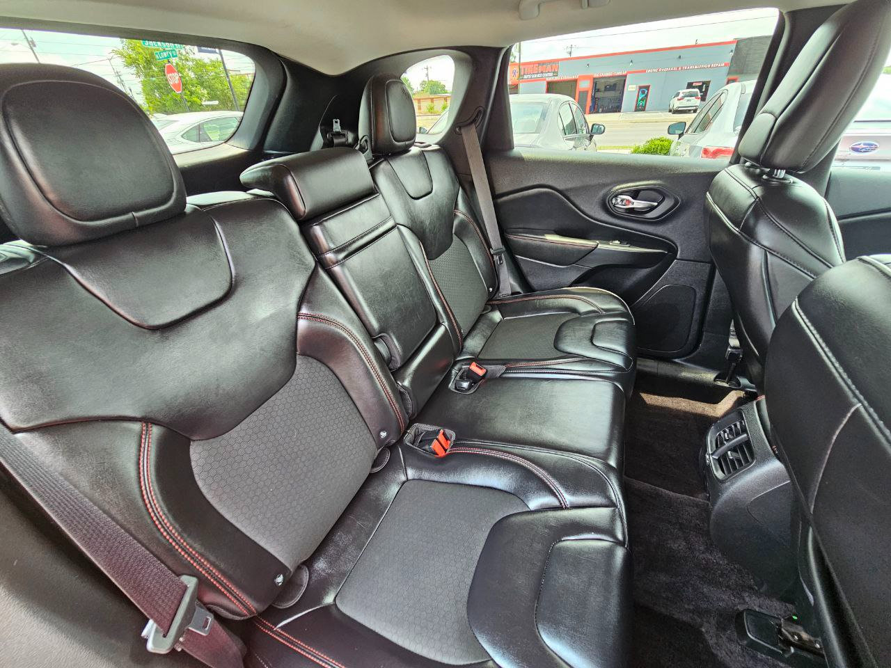 Used 2019 Jeep Cherokee Trailhawk w/ Cold Weather Group image 18