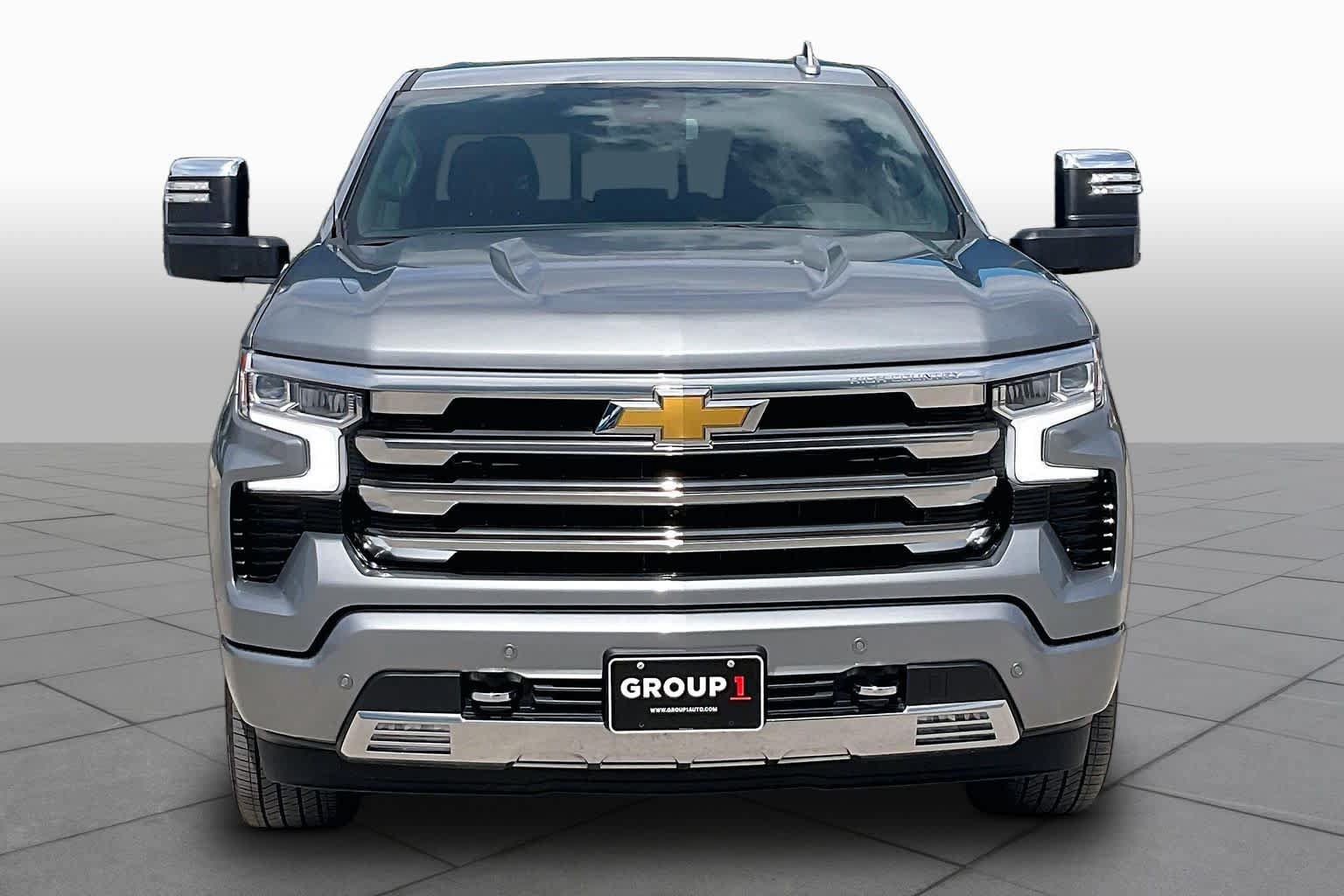 Used 2025 Chevrolet Silverado 1500 High Country w/ High Country Premium Package AWD/4WD image 4