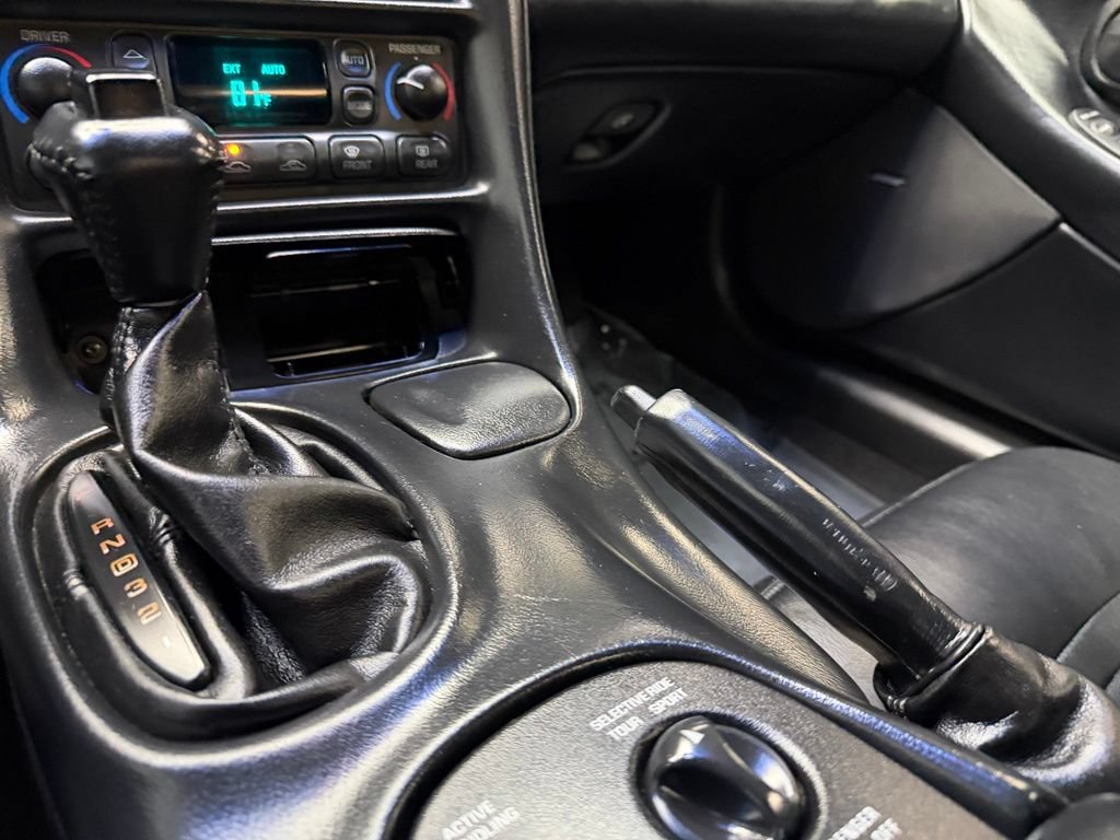 Used 2004 Chevrolet Corvette Convertible w/ Preferred Equipment Group RWD image 26