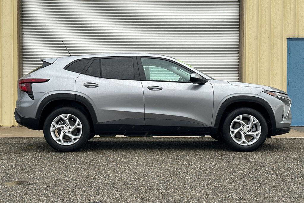 New 2026 Chevrolet Trax LS w/ LS Convenience Package image 8