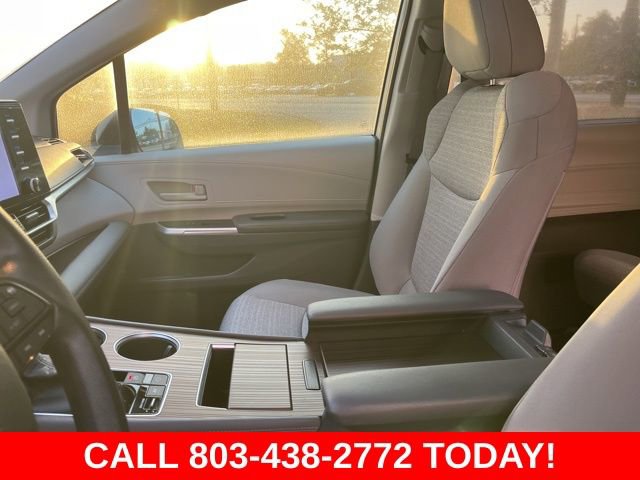 Used 2022 Toyota Sienna LE w/ LE Plus Package image 10