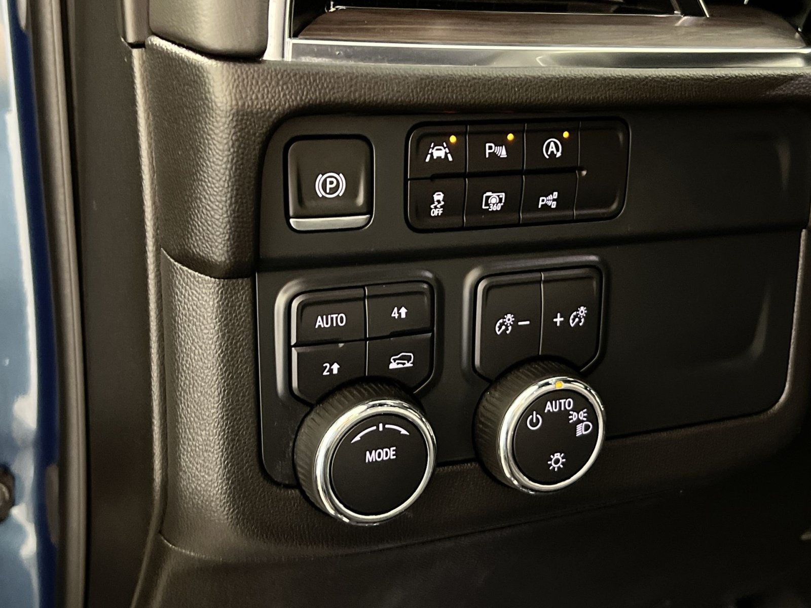 Used 2025 Chevrolet Tahoe LT AWD/4WD image 32