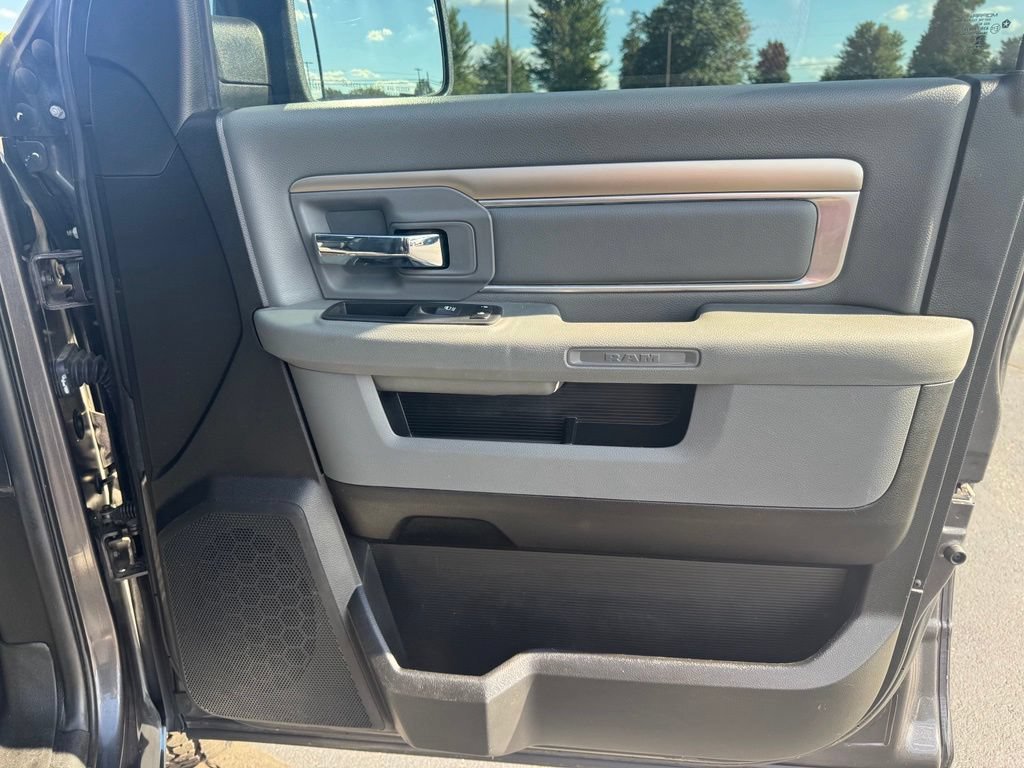 Used 2019 RAM 1500 Classic SLT w/ Luxury Group AWD/4WD image 14