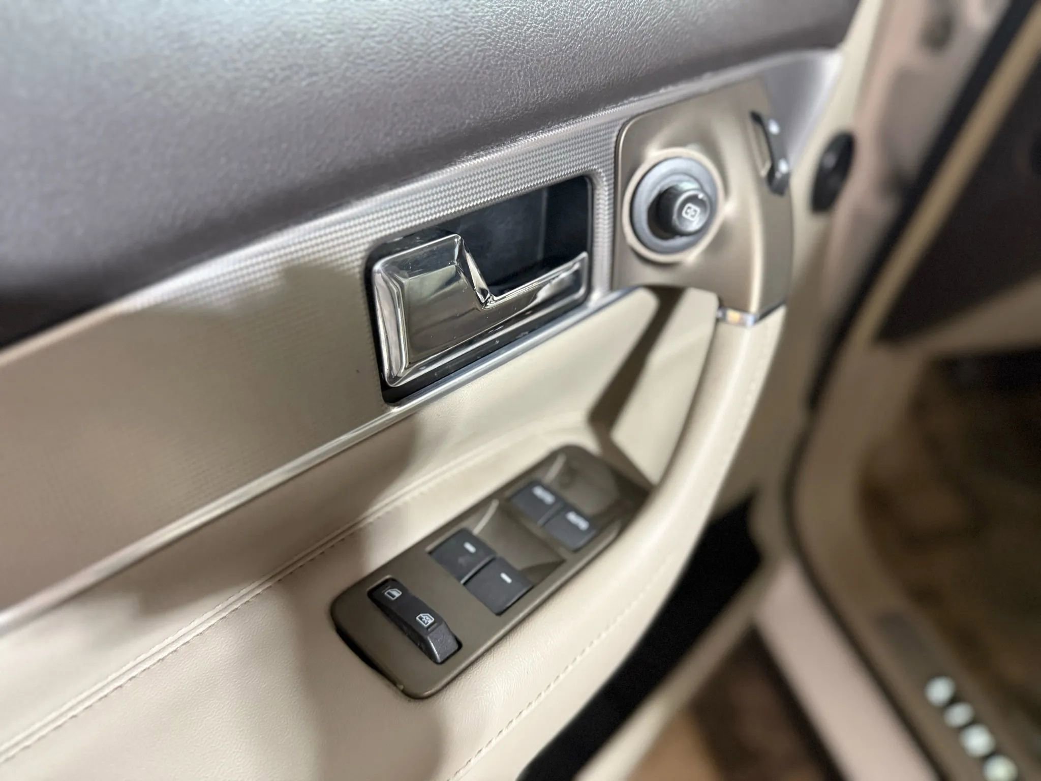 Used 2014 Lincoln MKX AWD w/ Equipment Group 102A image 26