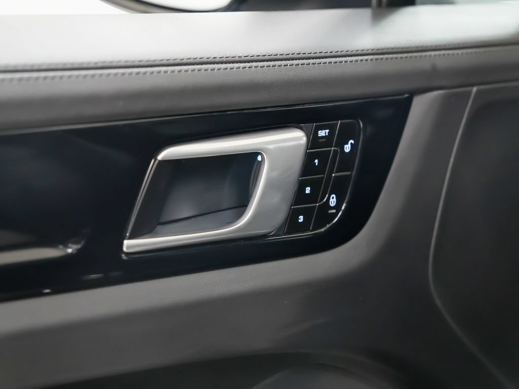 Used 2019 Porsche Cayenne AWD/4WD image 21