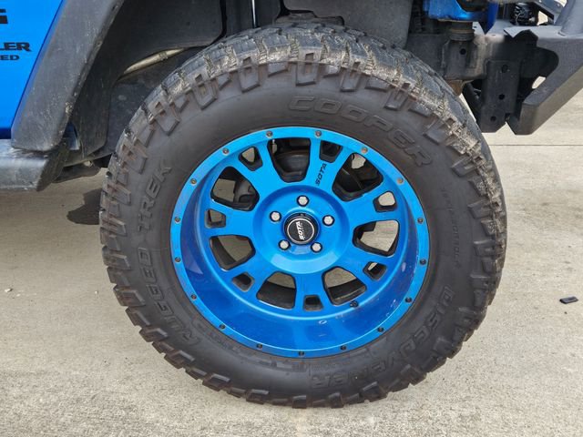 Used 2016 Jeep Wrangler Unlimited Sport w/ Connectivity Group AWD/4WD image 3