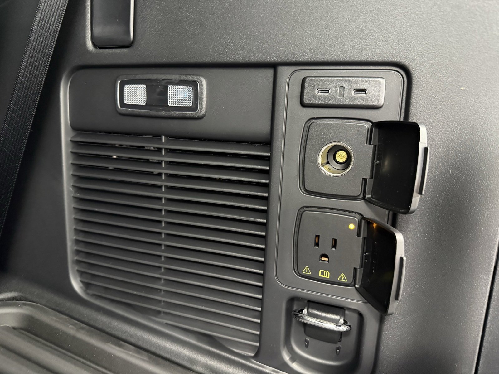 New 2025 Ford Expedition Active image 9