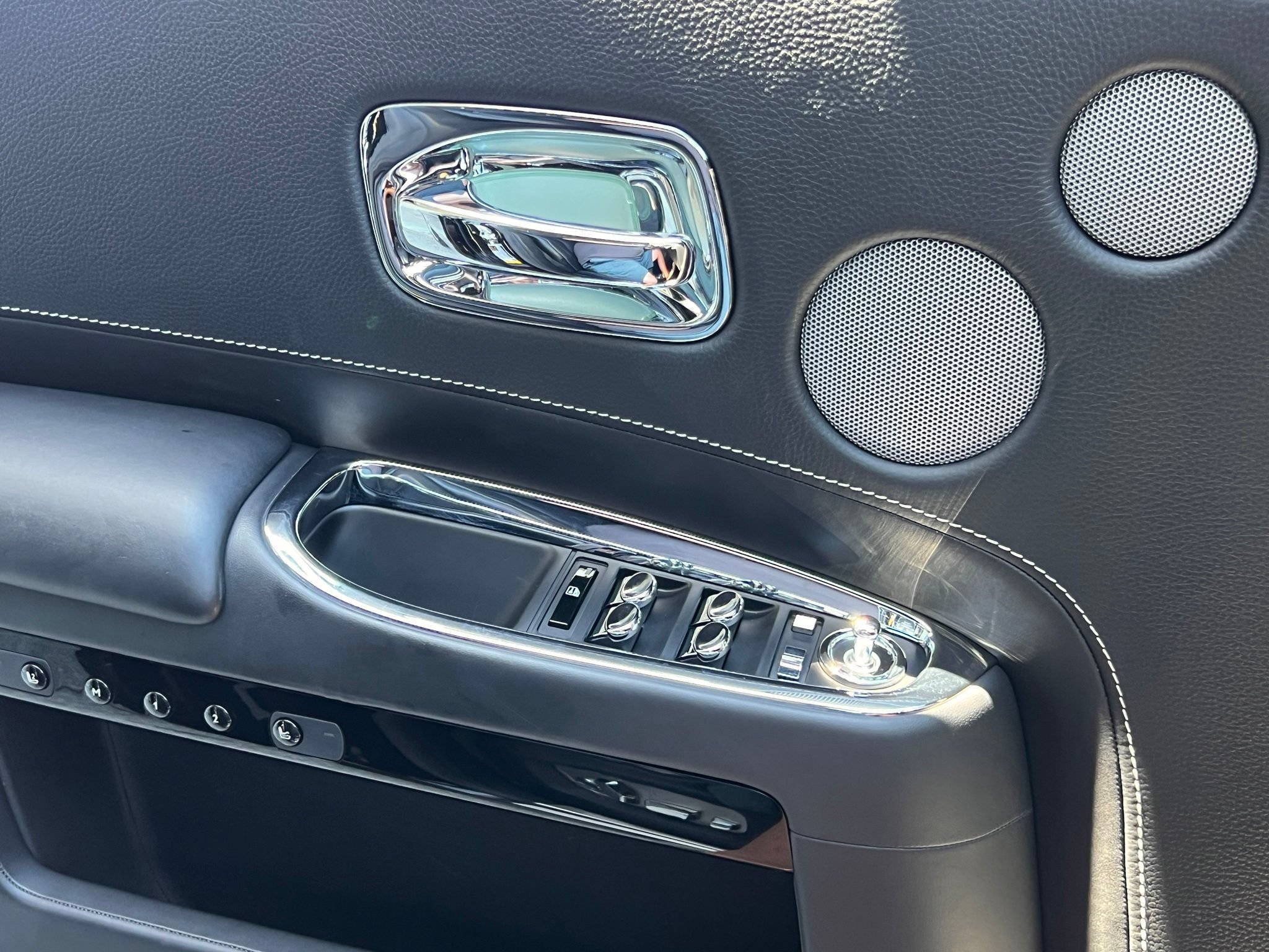 Used 2017 Rolls-Royce Ghost RWD image 33