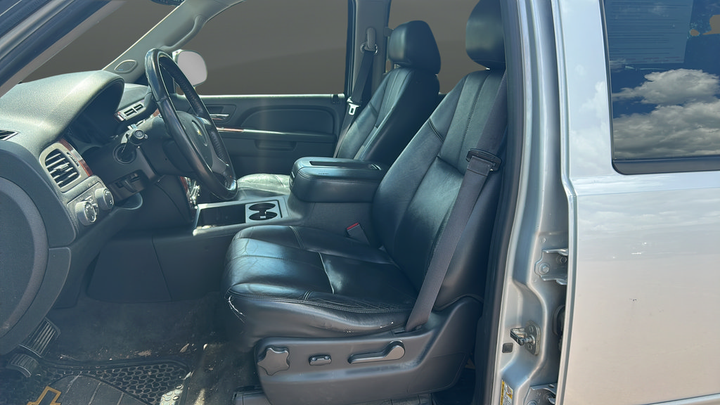 Used 2014 Chevrolet Suburban LT AWD/4WD image 9
