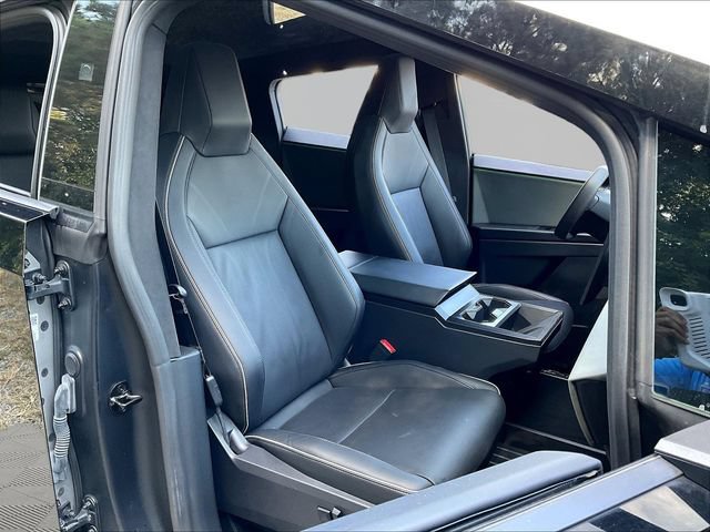 Used 2025 Tesla Cybertruck AWD Crew Cab image 29