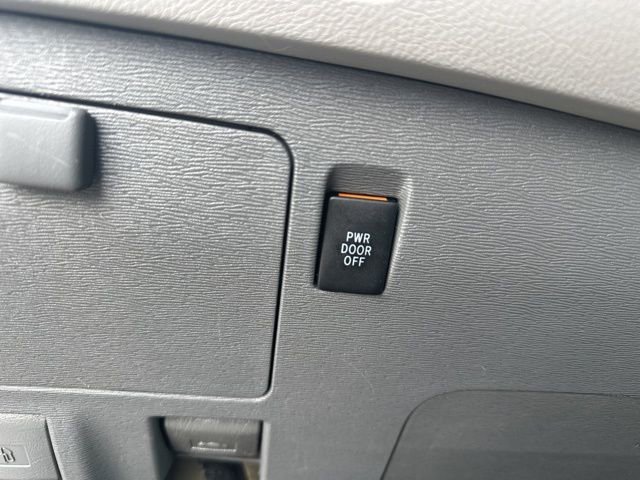 Used 2017 Toyota Sienna LE image 24