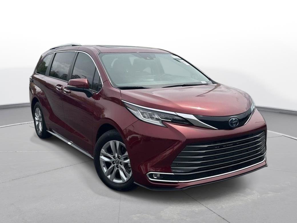 Used 2023 Toyota Sienna Limited image 4